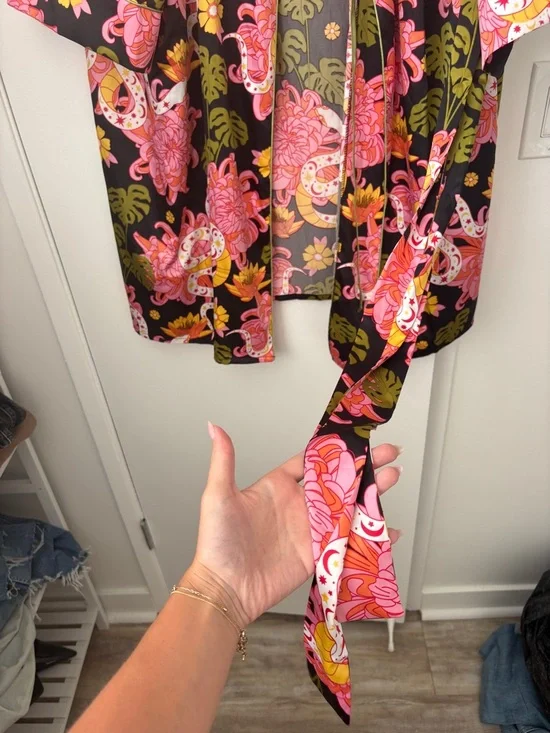 Chelsea Peers Silky Floral & Snake Print Kimono Robe - Black with Pink - Picture 2 of 3